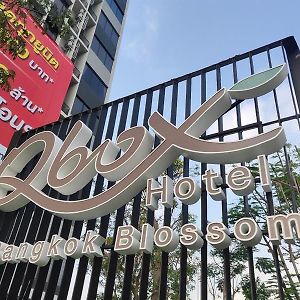 Q-Box Hotel Bangkok Blossom